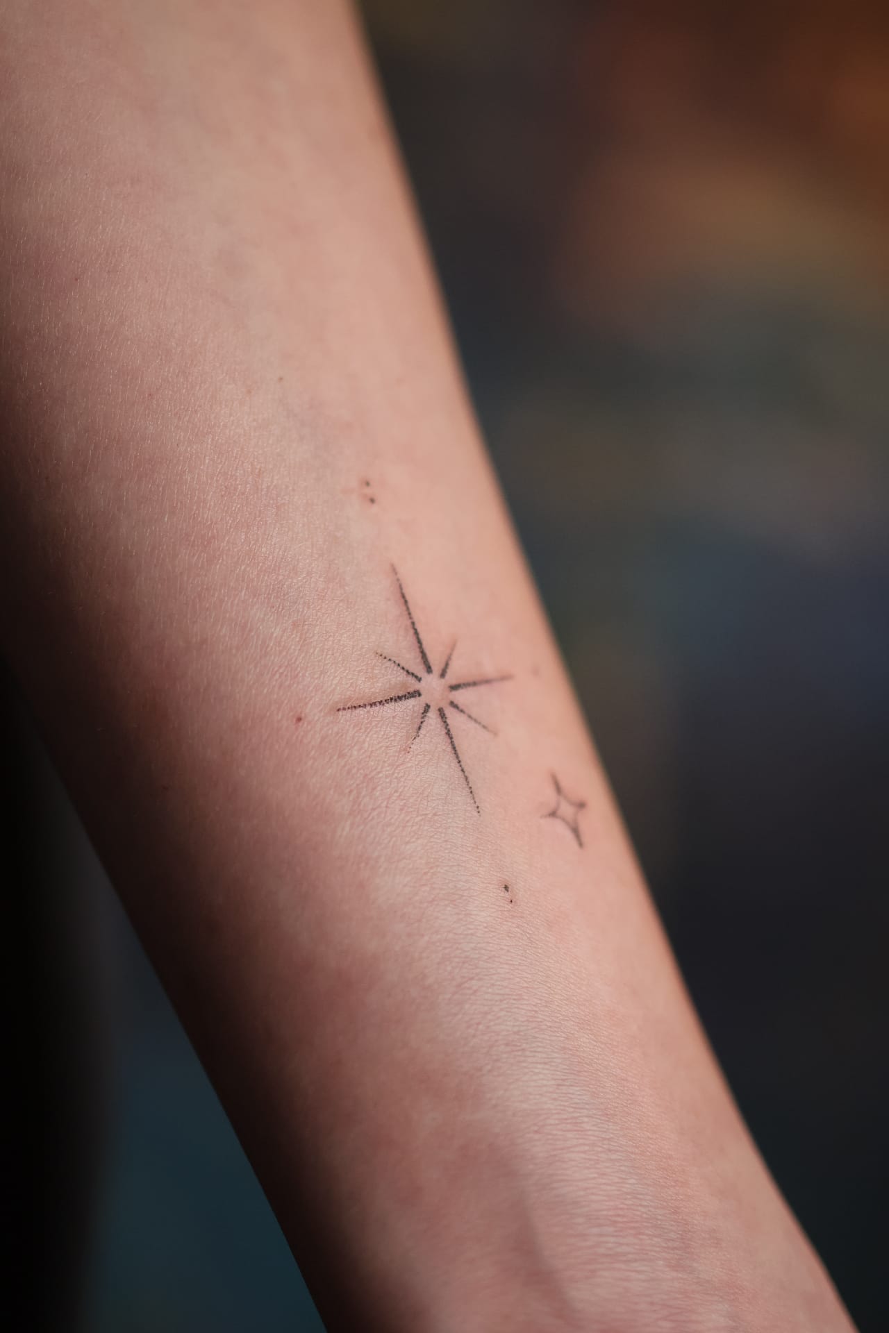 Fine line tatovering Oslo, små stjerner