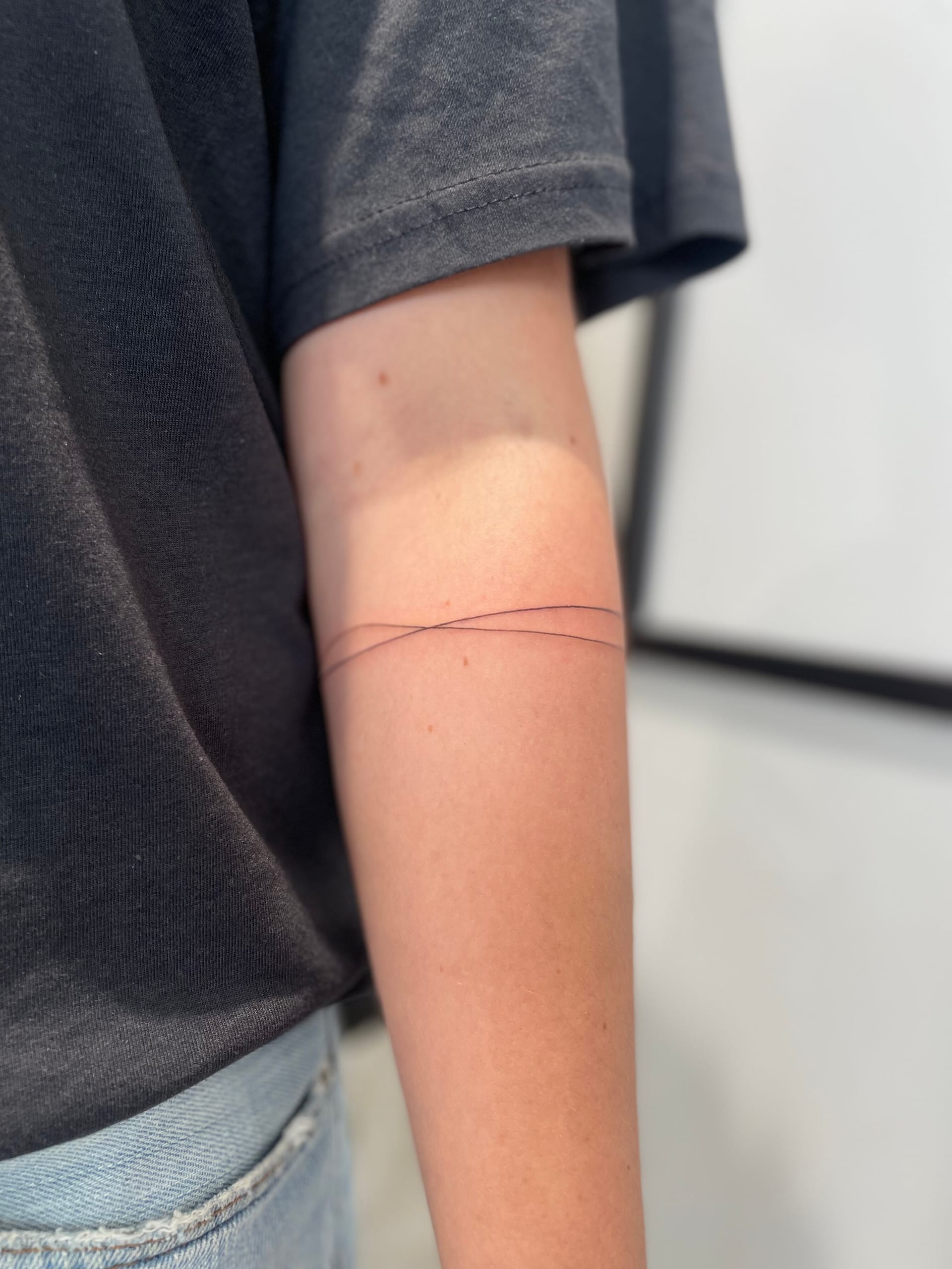 Fine line tatovering tynt armbånd oslo